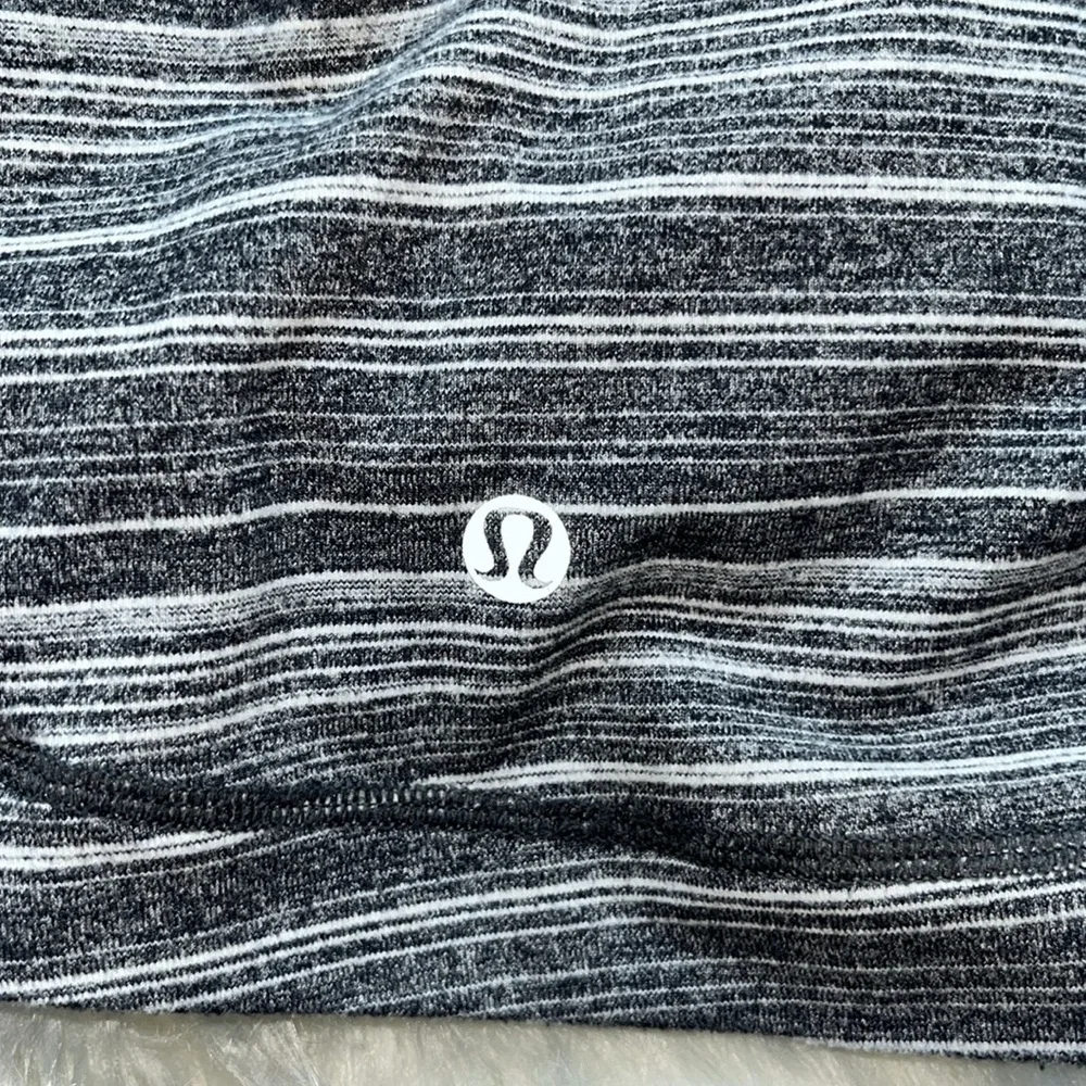 LULULEMON Athletica Half Zip-pullover Sweatshirt Reflective Stripes Size 6 Gray